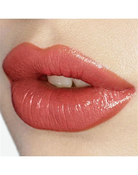 warm coral lipstick